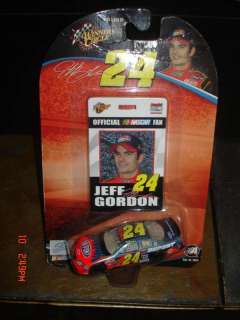 JEFF GORDON #24 DUPONT 1:64 NASCAR & FAN TAG 2004 WC  