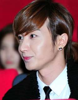 Korean Super Junior Yesung Black star Earrings DE01  