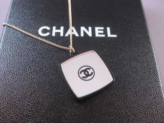 Auth CHANEL 08A Large Mirror Powder Gold Long Necklace  