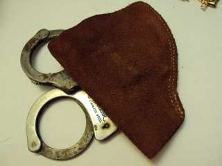   Holster old leather for 38 or 357 Gun Original and old Valor Handcuffs