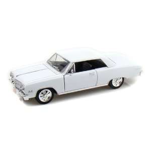  1965 Chevy Chevelle Malibu 1/24   White: Toys & Games