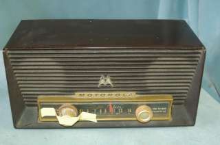 MOTOROLA GOLDEN VOICE AM RADIO MODEL 67X 1  