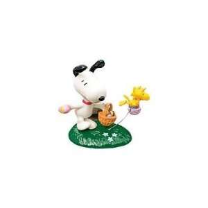Peanuts Snoopy the Easter Beagle Figurine:  Home & Kitchen