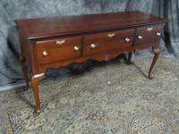 this is a wonderful buffet sideboard the piece is beautiful