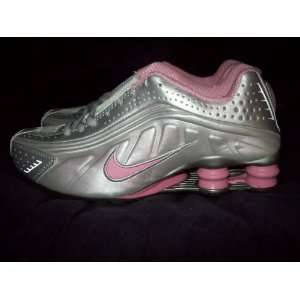  Womens Nike Shox R4 Sneakers Silver And Pink Size 5.5 