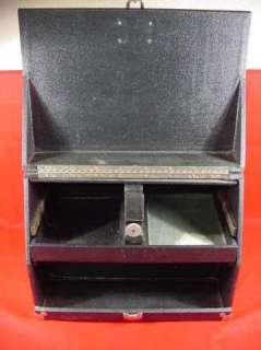 Up for auction is a Pachmayr Super Deluxe pistol case. This case has 