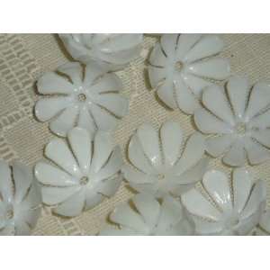   Vintage White Plastic Flower Stamen Beads 16mm Arts, Crafts & Sewing