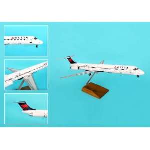    Delta Air Lines MD 80 New Livery Model Airplane: Toys & Games