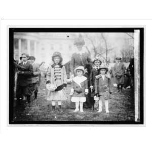   Print (L) Mrs. Jos. P. Tumulty & children, 1913