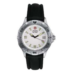  Wenger Gents White Dial Black Rubber Strap Watch: Sports 