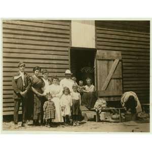  Photo A group of berry pickers on Johnsons Farm at Cannon, Del 