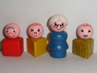 Vtg~FISHER PRICE~LITTLE PEOPLE~PULL A LONG SHOE~w/ 4 WOODEN FIGURES 
