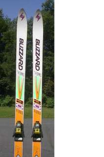  alpine downhill skis. Measures 76 longall original. The skis 