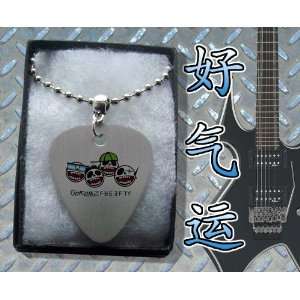    Gorillaz Freefly Metal Guitar Pick Necklace Boxed Electronics